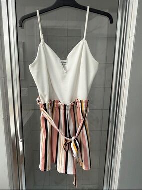 Almost Famous White Textured V-Neck Top with Thin Straps
